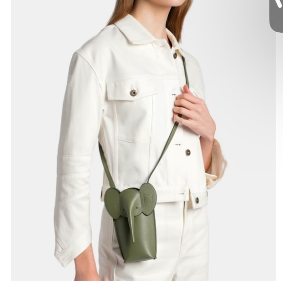 Loewe Elephant Pocket Pouch in leather with strap Crossbody bag - Picture 12 of 12